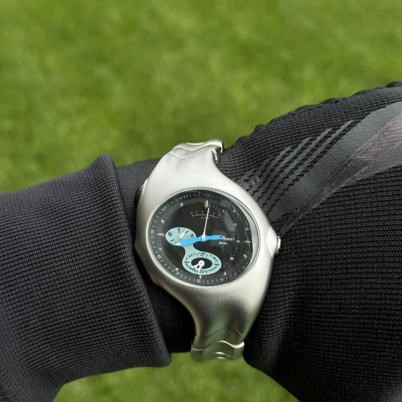 KIOSK Alien Hook Twist Watch, Relógio retro não mecânico CH