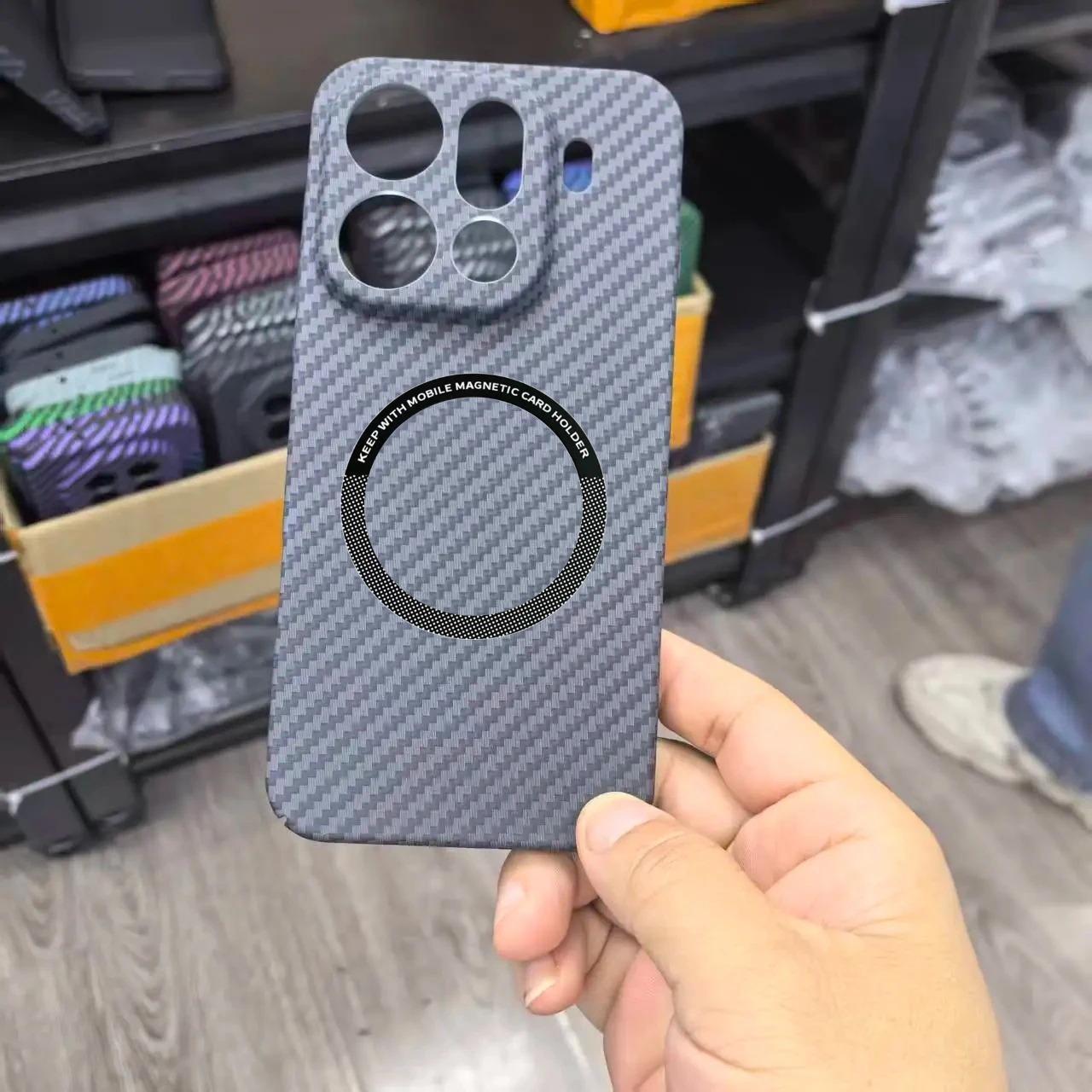 Sleek Carbon Fiber Pattern Ultra-Thin Business Case with Magnetic Charge and Anti-Drop Protection