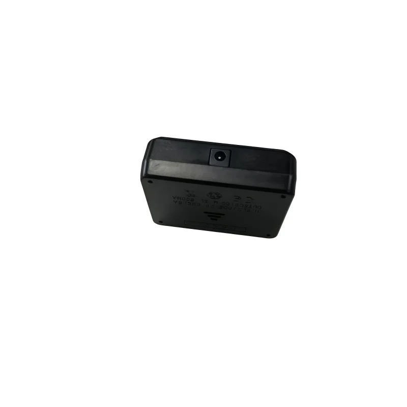 Chargeur USB 1 vers 4 pour batteries lithium 3.7V - Blanc