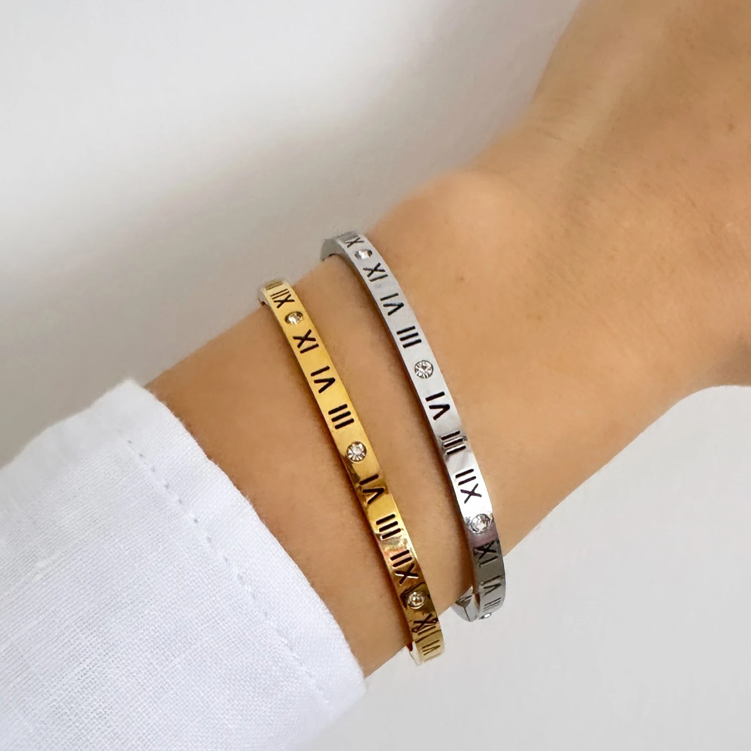 UHBINYCA Fashionable Hollow Roman Numeral Inlaid Zircon Bracelet for Women, Stainless Steel Hypoallergenic Jewelry 2