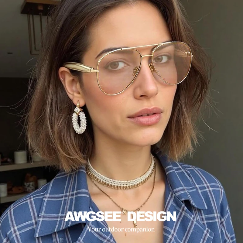 Vintage-Inspired Oversized Aviator Sunglasses with Gold Streamline Arms