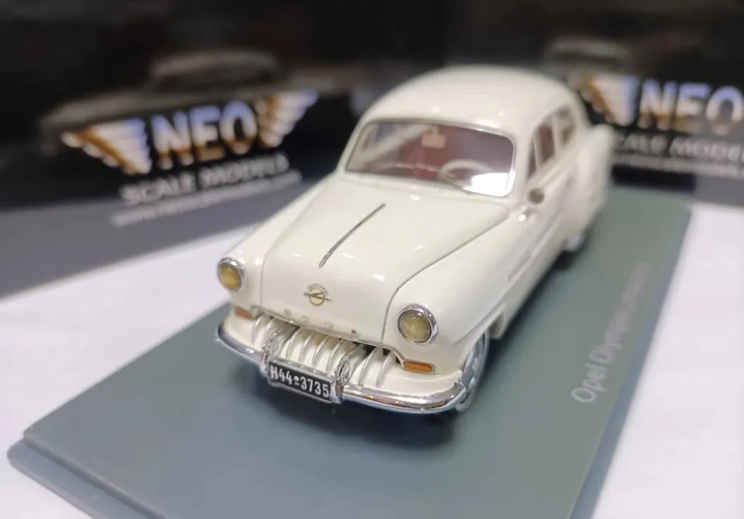 

Neo 1:43 Opel Olympia Limousine 1954 Vintage Car Simulation Limited Edition Resin Metal Static Car Model Toy Gift