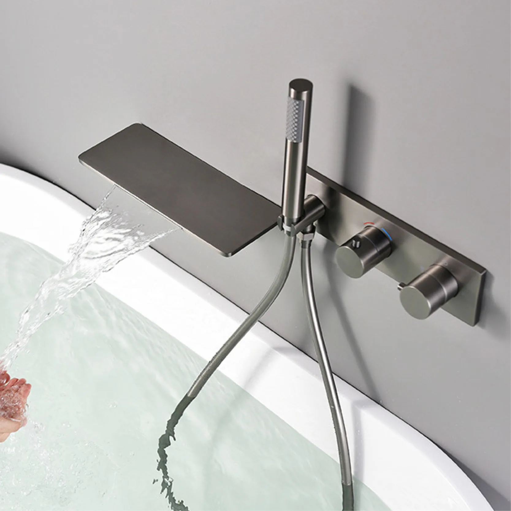 Light luxury brass thermostatic Gun gray bathroom faucet Wall-mounted design Double handle Cold & Hot dual-control bathtub Tap