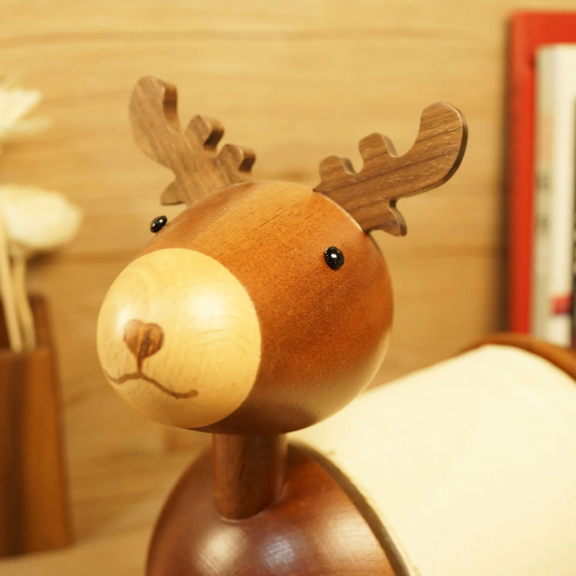 Oufeng Solid Wood Wood Fawn Tissue Holder Creative Household Items Roll Paper Holder 4
