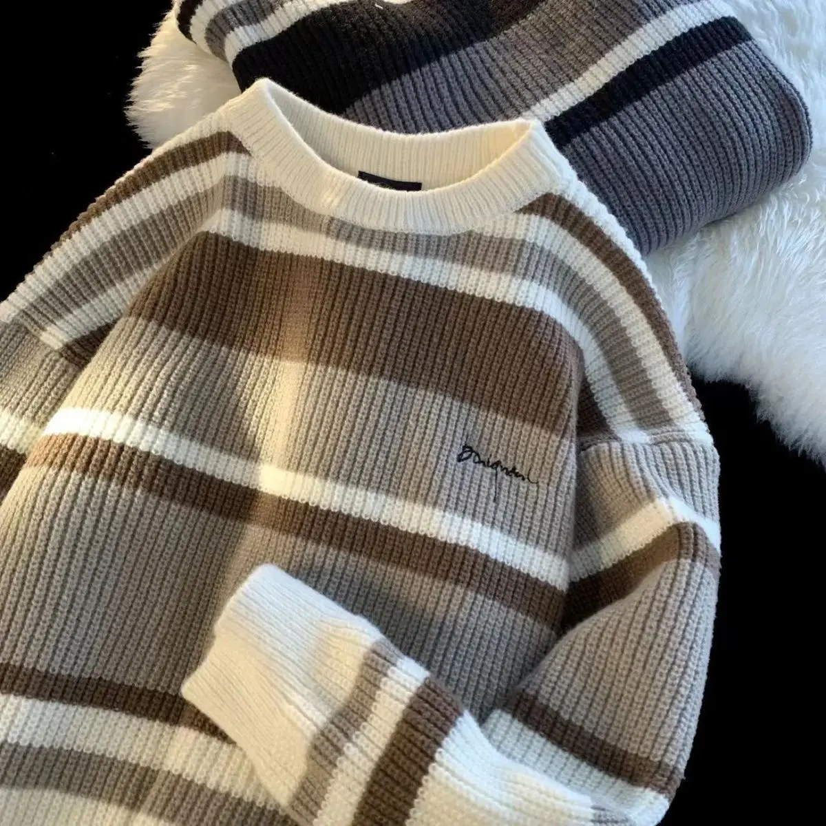 Autumn and winter striped sweater men's Japanese soft milk round neck sweater fashion loose lazy outside wearing lovers' top