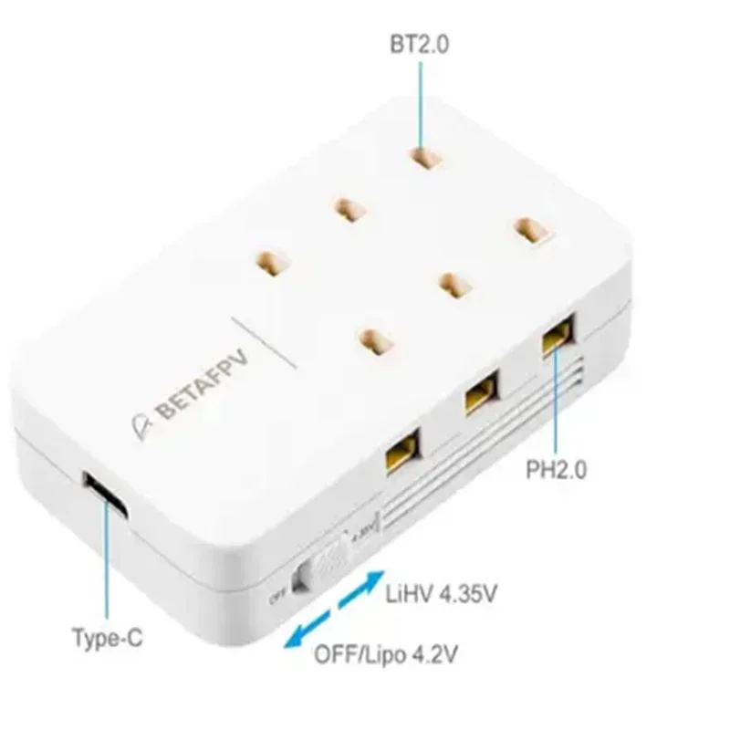 Chargeur 6 ports posé sur une table, six batteries LiPo connectées, lumières LED indiquant la charge.