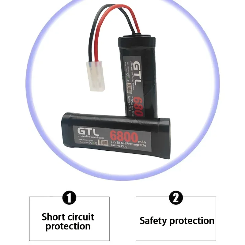 Lot de deux batteries Ni-Mh 7.2V 6800mAh pour avion RC, avec chargeur visible en arrière-plan.