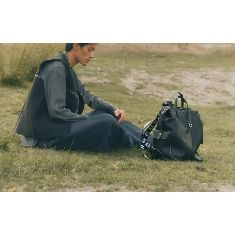 At the foot of Mountain, there is a backpack called series large unisex vegetable tanned leather_voghion.com