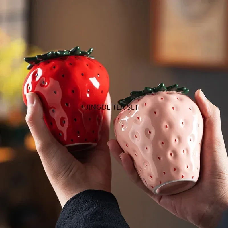 Chinese Ceramic Sealed Container Strawberry Shaped Storage Can Travel Coffee Candy Can Tea Set