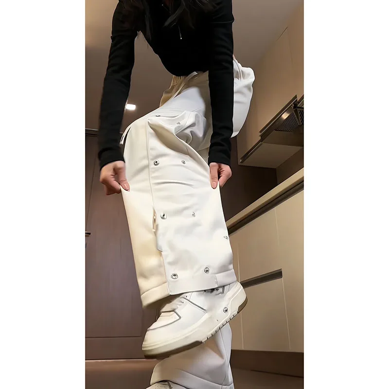 Рисунок 4 - Женская одежда, белые брюки-карго