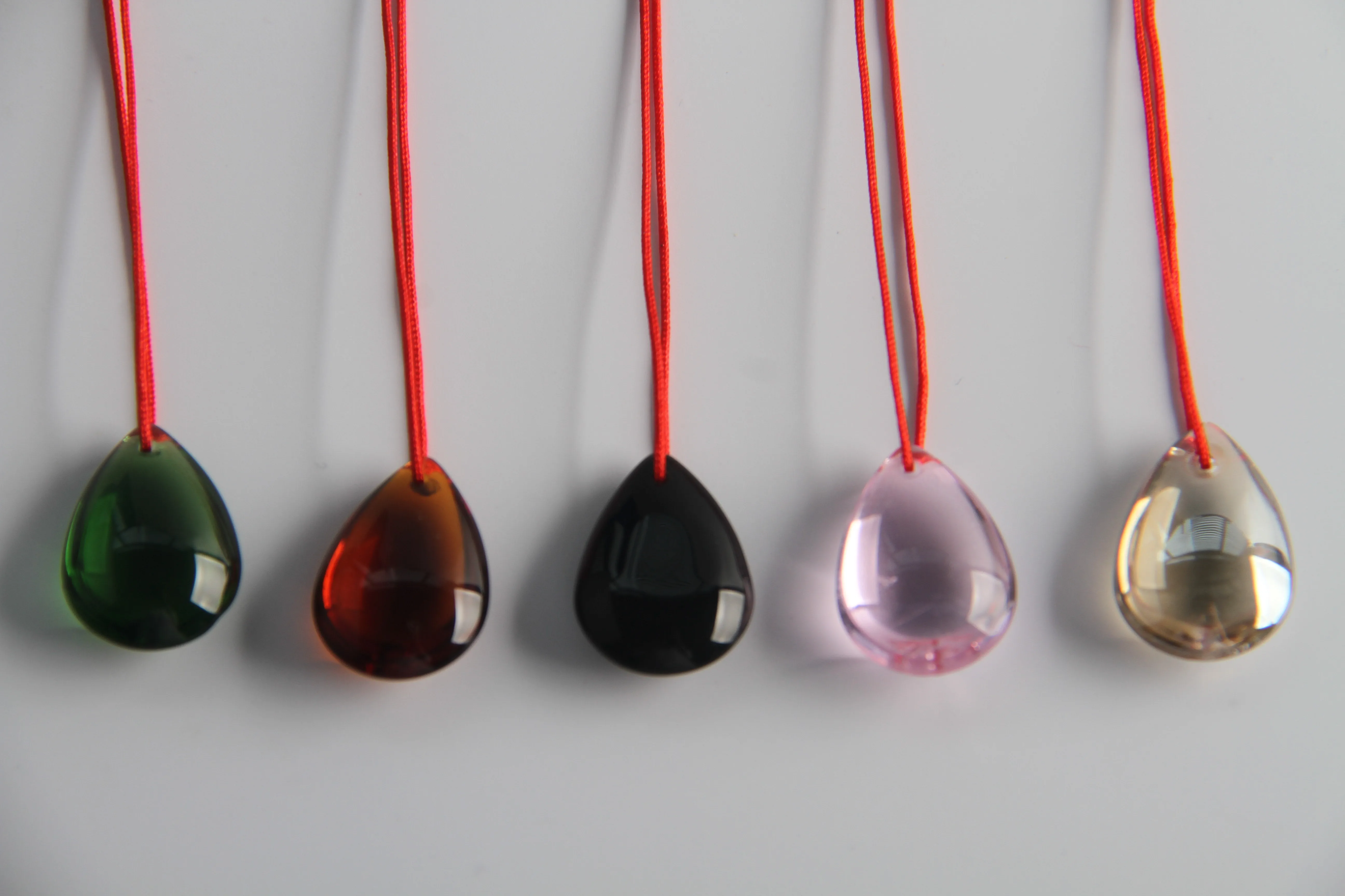 22mm 1pcs Crystal Light Water Drop With Red Rope Handing Chandelier Pendant Feng Shui Crystal Tear Drop Prism Chandelier Parts