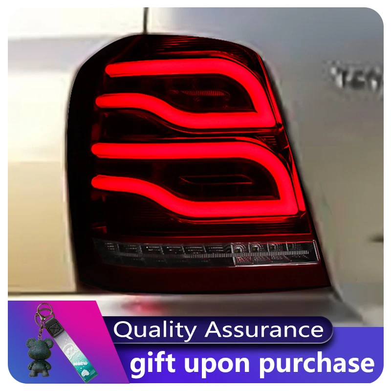 

A pair of Car Styling For Toyota Highlander 2000-2007 Tail Light DRL Rear Lamp Dynamic Turn Signal LED Auto Accessories