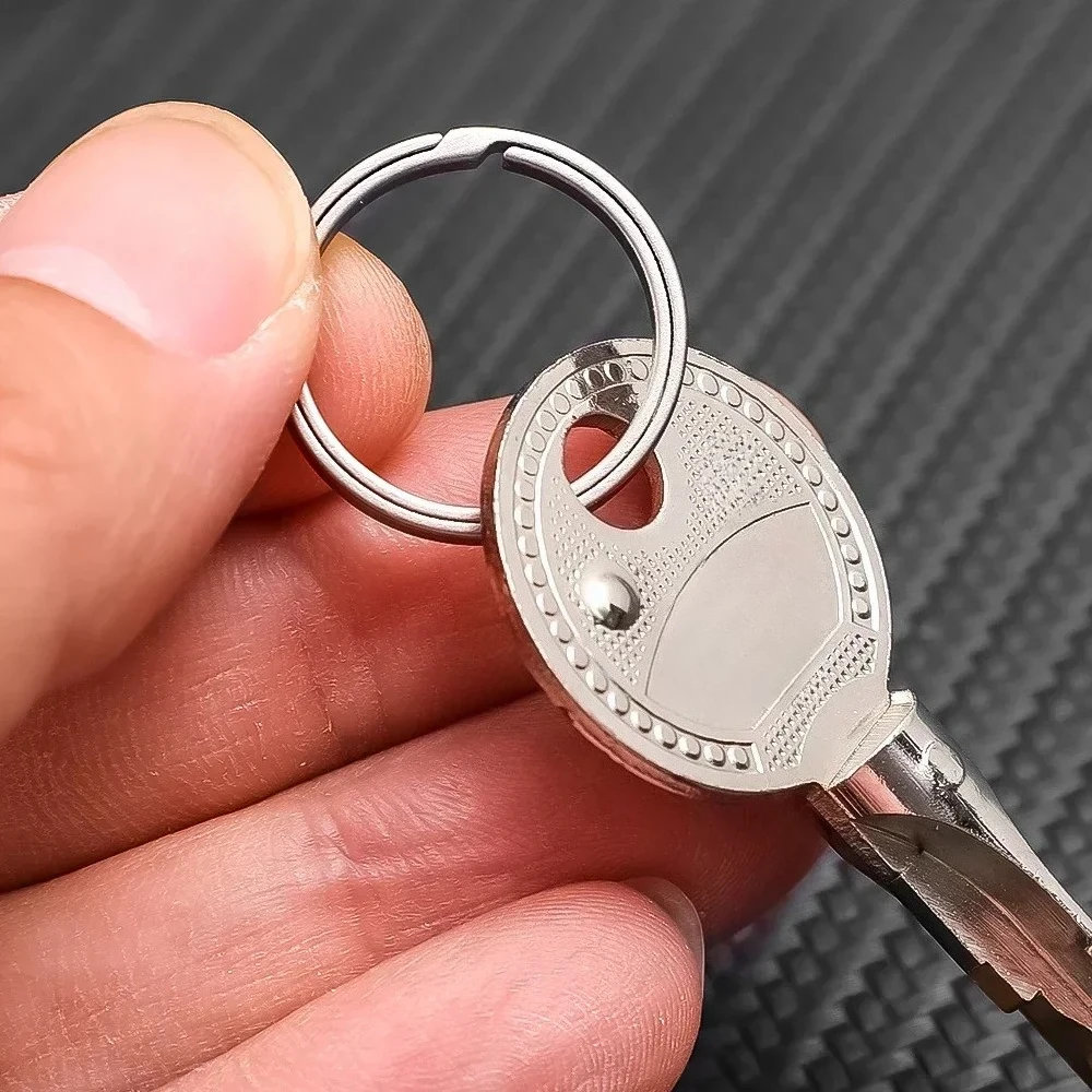 Titanium Alloy Key Ring Keychain for Male Car Creativity Gift