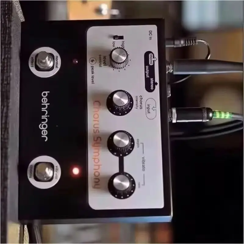 Behringer CHORUS SYMPHONY Vintage '70s Modulation Pedal with BBD