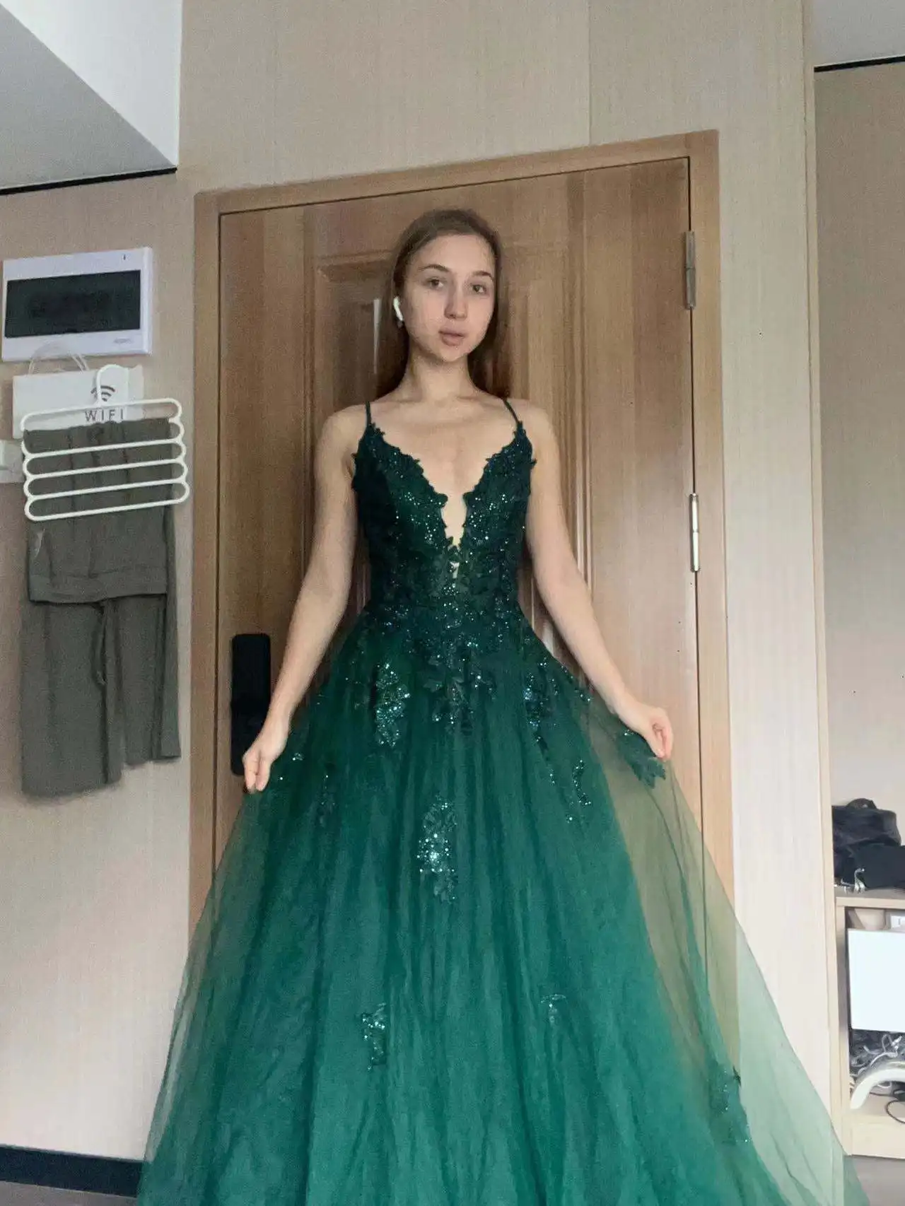 Vestido de noche de tul verde salvia con cuello en V, línea A