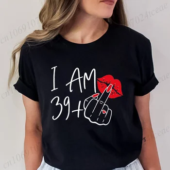 New Fashion Streetwear da donna I Am 39+ T-shirt con dito medio 40 Ans 40th Years Compleanno Tee Top Donna Compleanno Y2k Abbigliamento 1