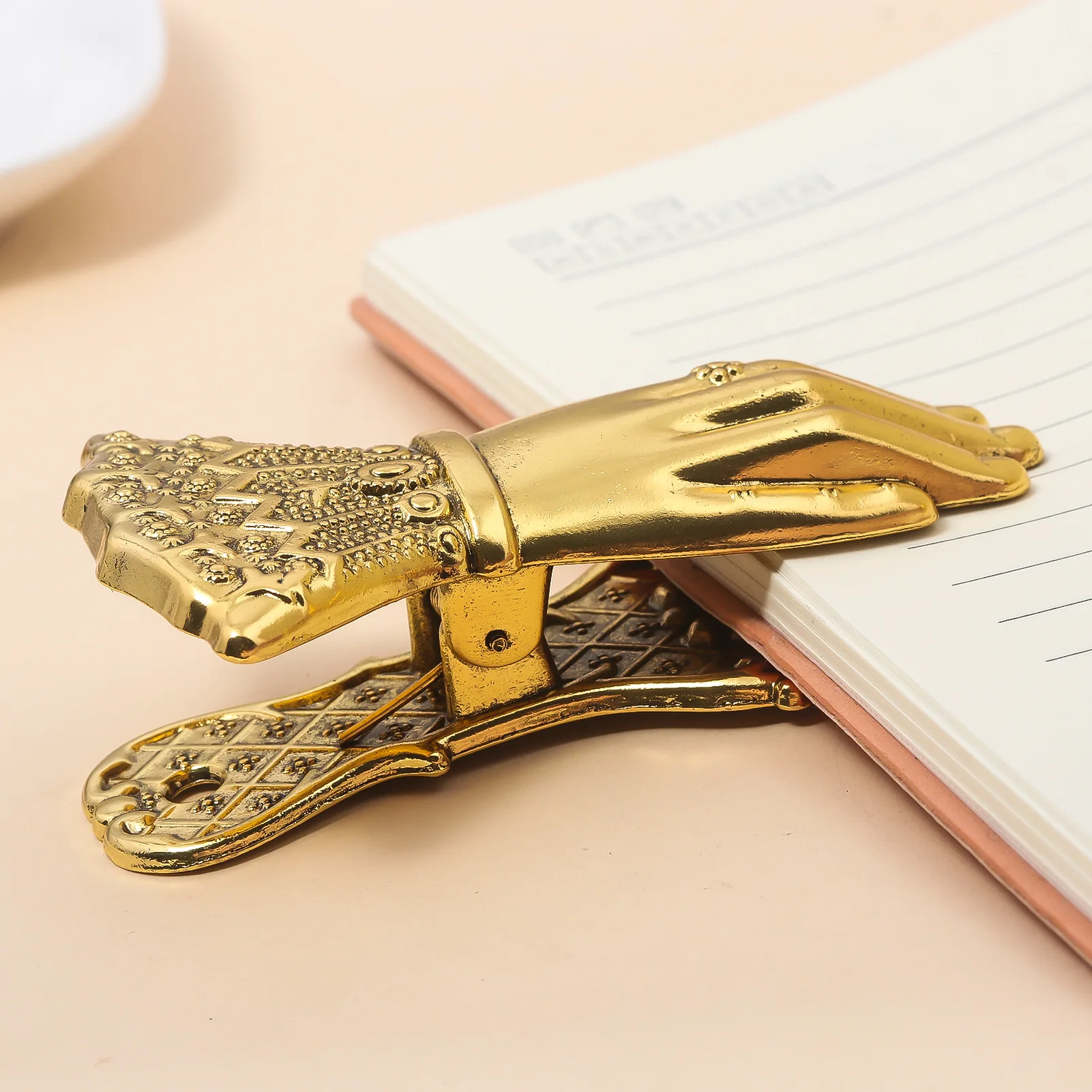 Lady's Hand Metal Account Clip French Retro Fixed Clip Bookmark Note Hand Shape Creative Photo Letter