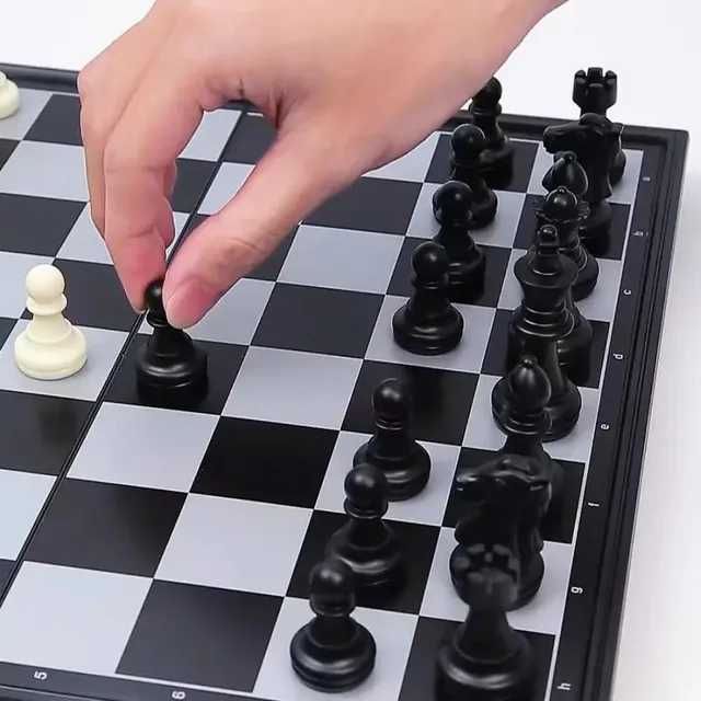 1 boîte de jeu d'échecs International magnétique pliable avec jeu de société en échiquier en plastique, jeu de table idéal pour la réunion de famille 3