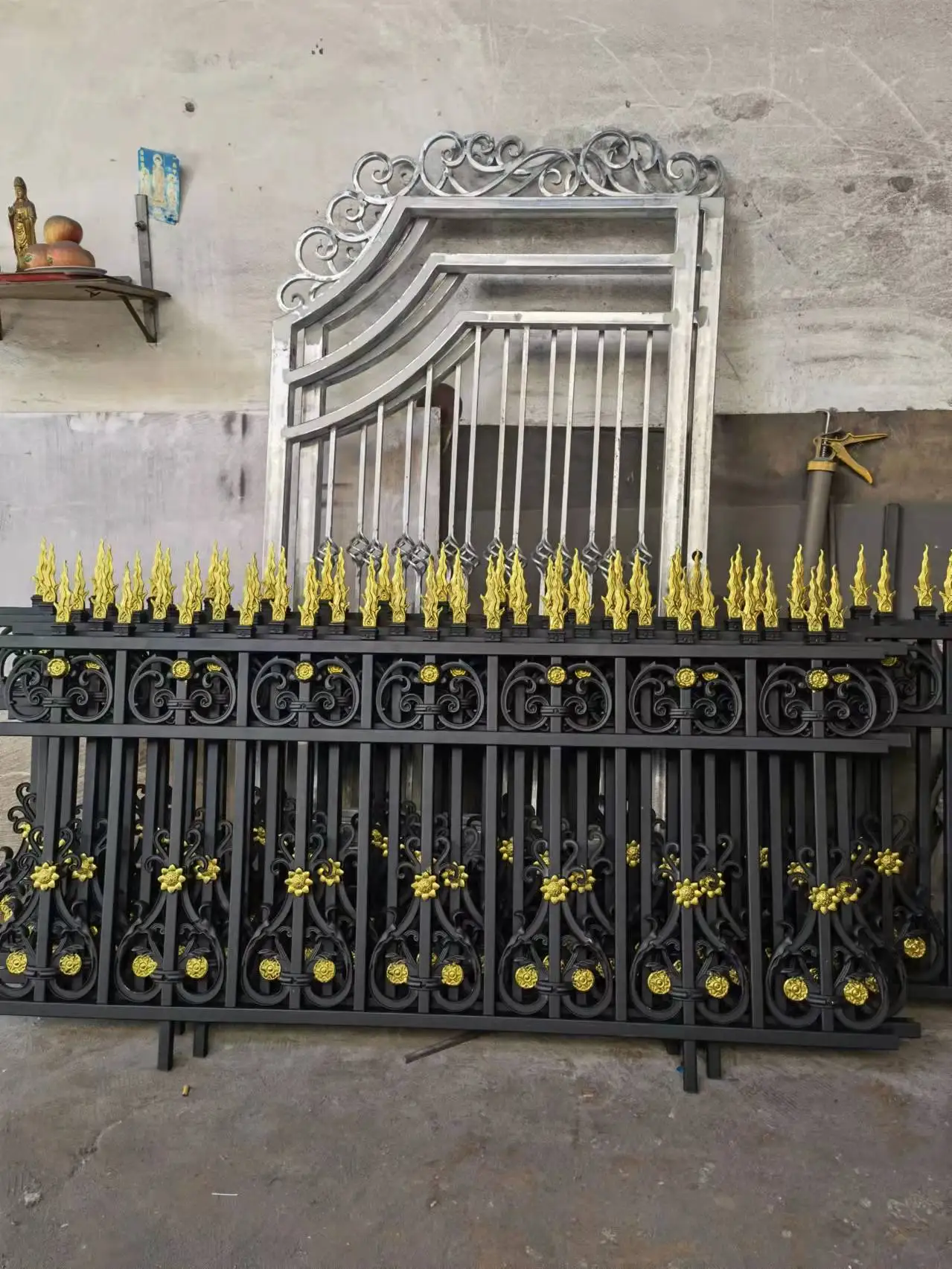 Villa Aluminum Steel Panel Metal Home Garden Fence Country Wrought Iron Gates Designs Wholesale - Fencing, Trellis and Gates