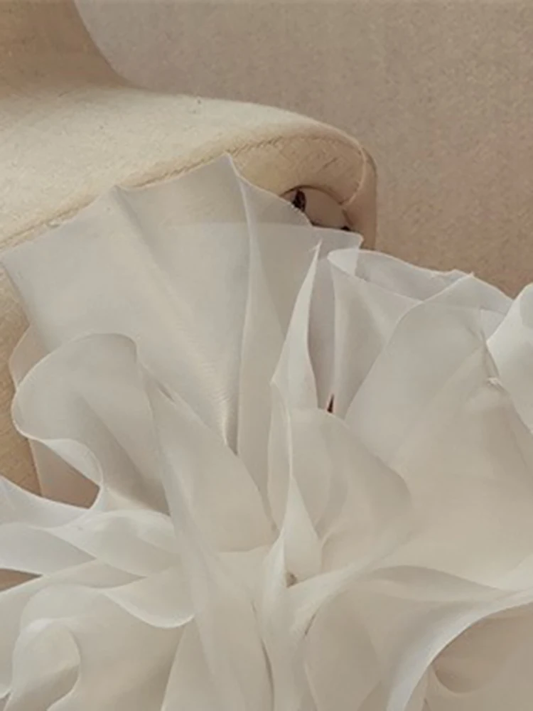 Рисунок 4 - Женские короткие перчатки с пышными рукавами DEAT