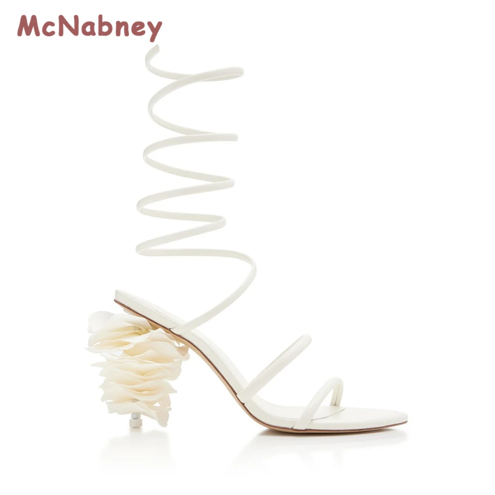 

2023 Fashion Ankle Wrap Sandals Bling Bling Flower Thin Heels Shoes Summer Pointed Toe Stiletto Petal Decoration Sandals