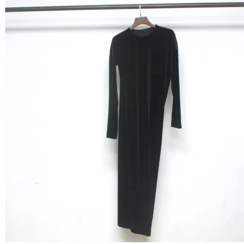 

2024 Early Spring New Black Twisted Flannel Long sleeved Split Mid length Dress