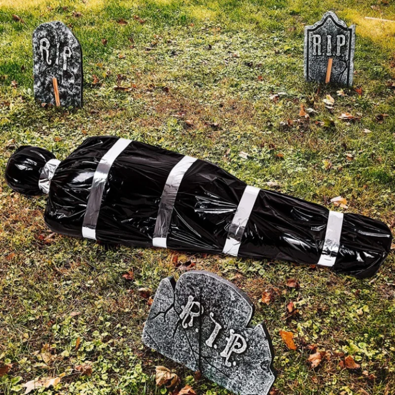 

Realistic Inflatable Fake Corpse Scary Hanging Halloween Decor Scary Corpse in Bag Hallowmas Outdoor Creepy Haunted House Prop