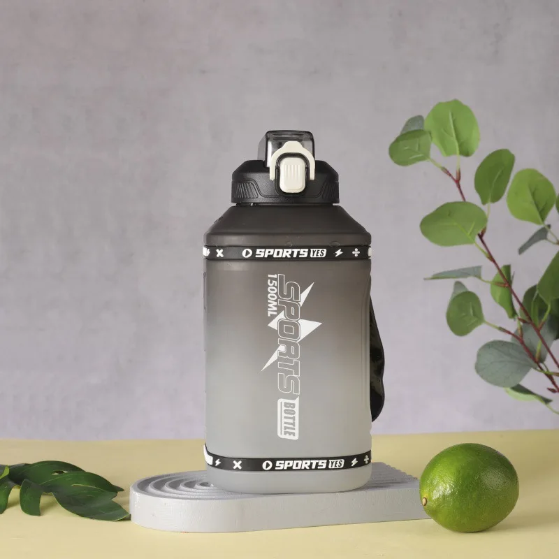 

1.5L Sports Water Bottle Fitness Sports Ton Barrel Ton Gradient Plastic Super Large Capacity Water Cup High Temperature Summer