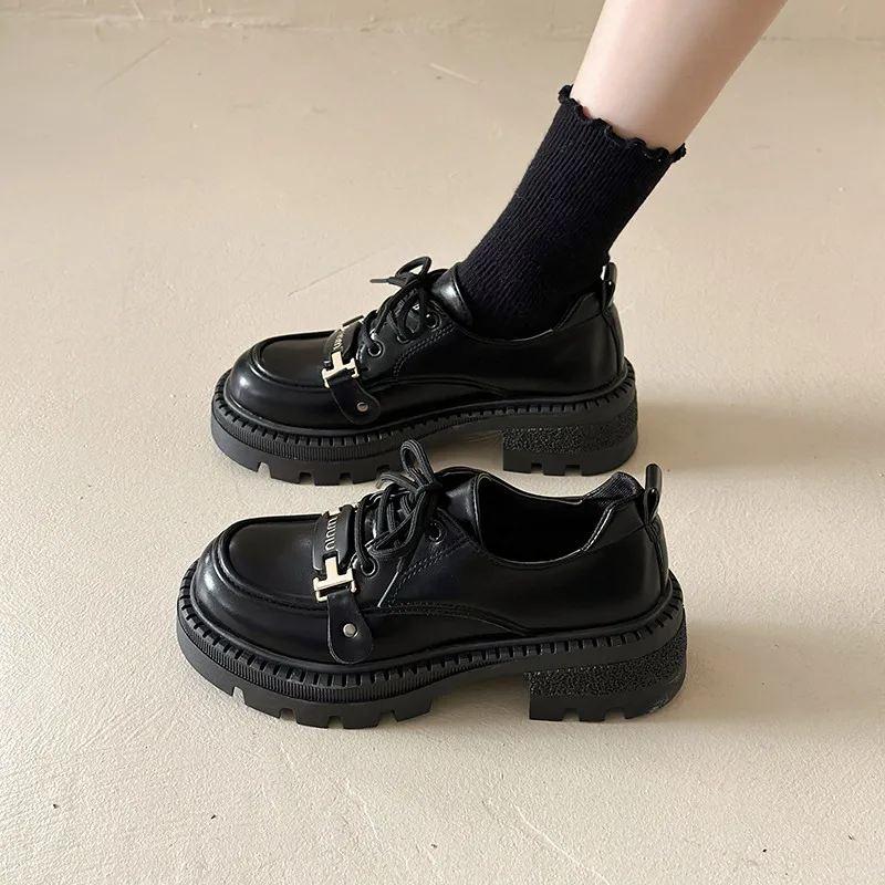 

Туфли женские демисезонные из лакированной кожи, на меху, с круглым носком