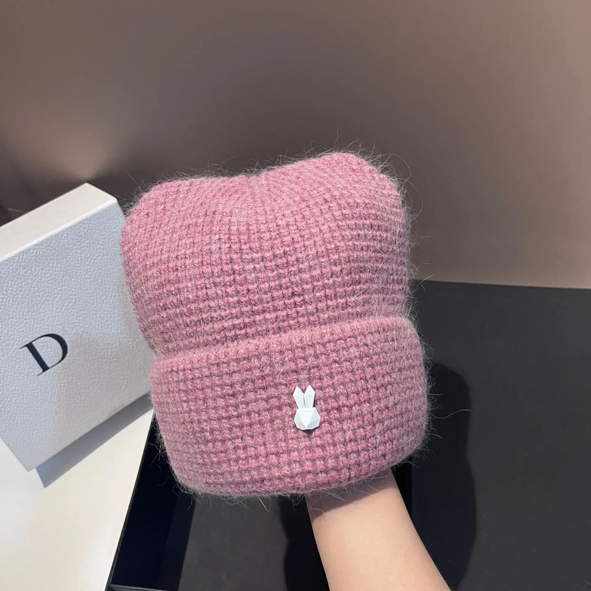 Autunno e inverno nuovo cappello lavorato a maglia in pelliccia di coniglio scozzese moda orecchie di coniglio carino caldo morbido cappello di lana glutinosa da donna
_voghion.com