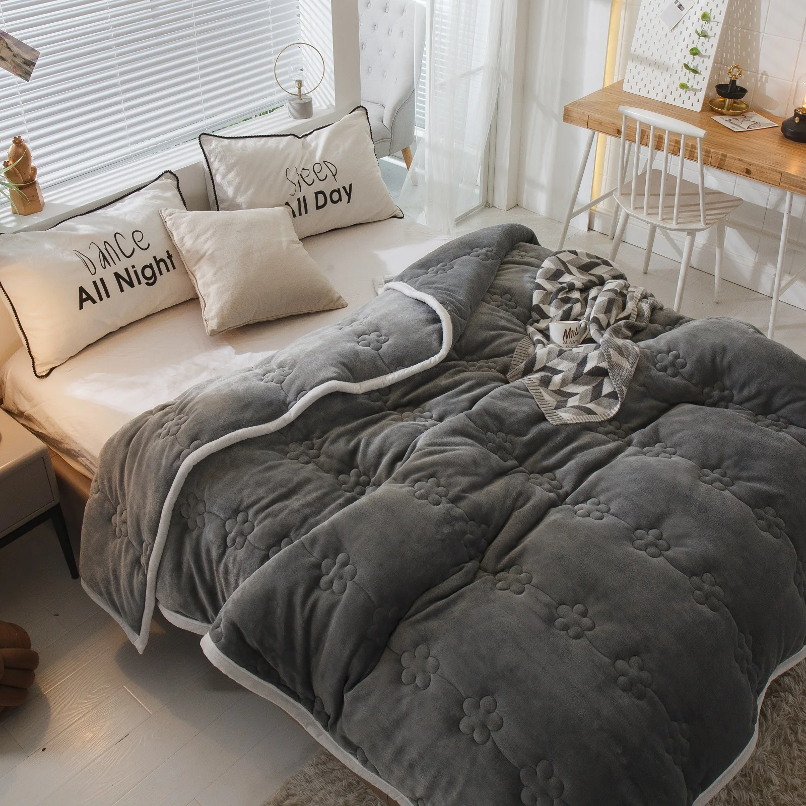 Warme Decken aus Korallenvlies für Herbst und Winter, für Bett, 3-lagig, verdickte Flanelldecke, Steppdecke, weich, bequem, wärmend, waschbar – Detail 8