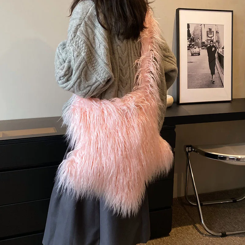 

Popular Plush Bag Autumn and Winter New High Capacity One Shoulder Oblique Straddle Bag Five Point Star Plush Bag