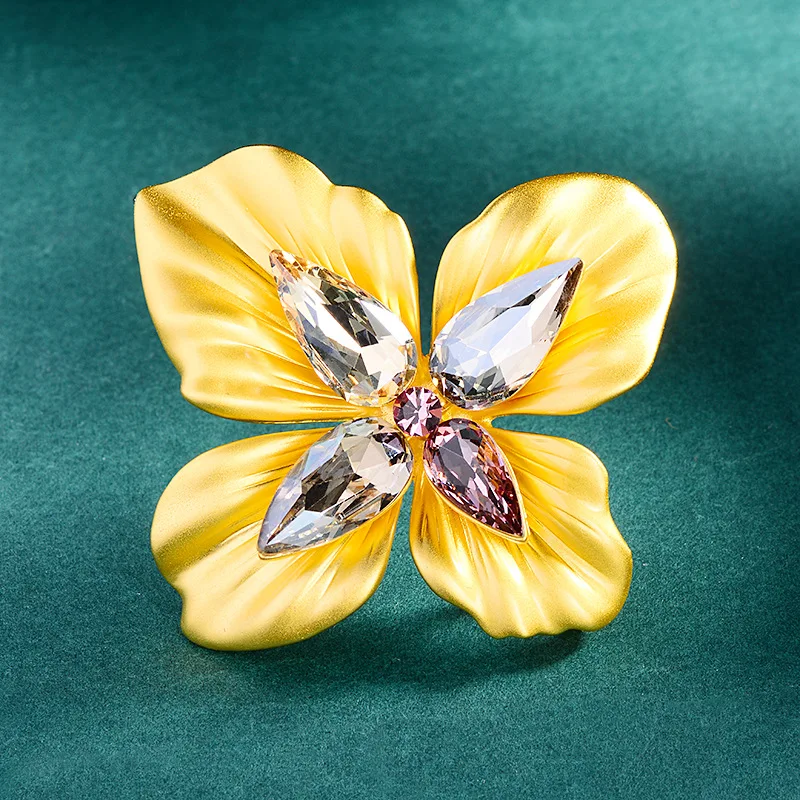 

European and American Fashion Exaggeration Heavy Industry Four-leaf Butterfly Flower Brooch Female Imitation Crystal Corsage