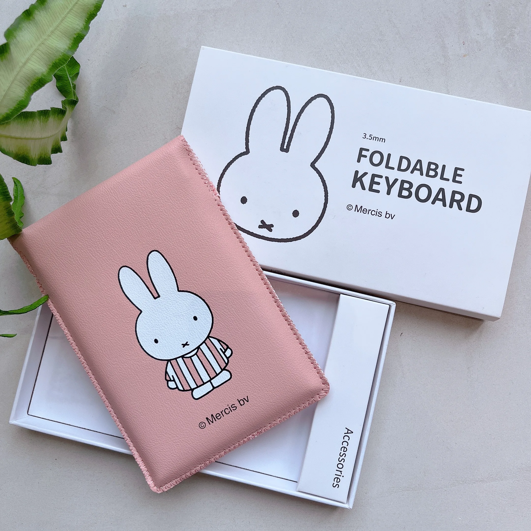 ミッフィー　miffy foldable keyboard MIPOW x Miffy Foldable Bluetooth Keyboard + bluetooth