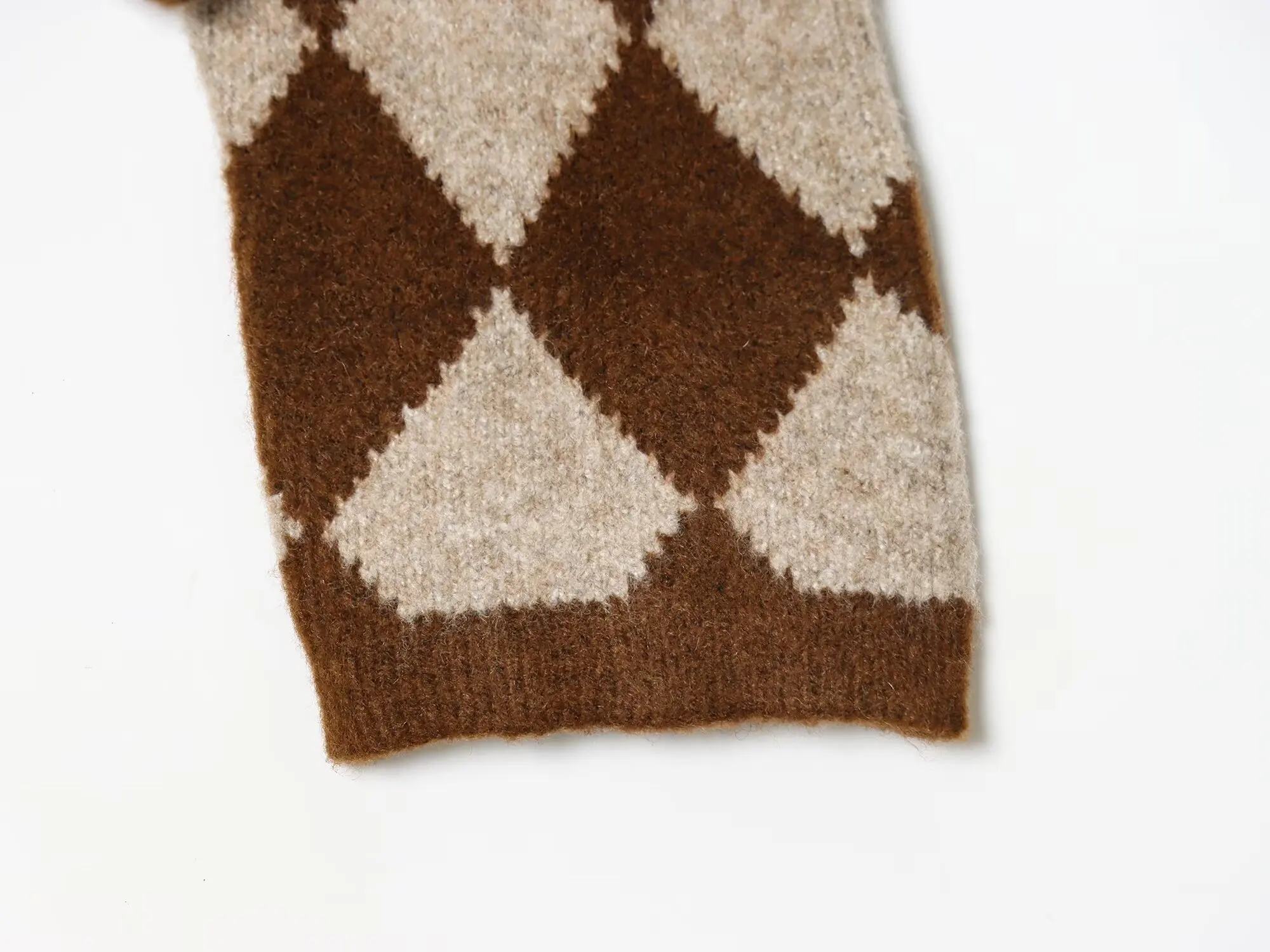 Women Contrasting Argyle Knit Cardigan Female O-Neck Long Sleeved Single Breasted Sweater Coat Lady Retro High Waisted Short Top