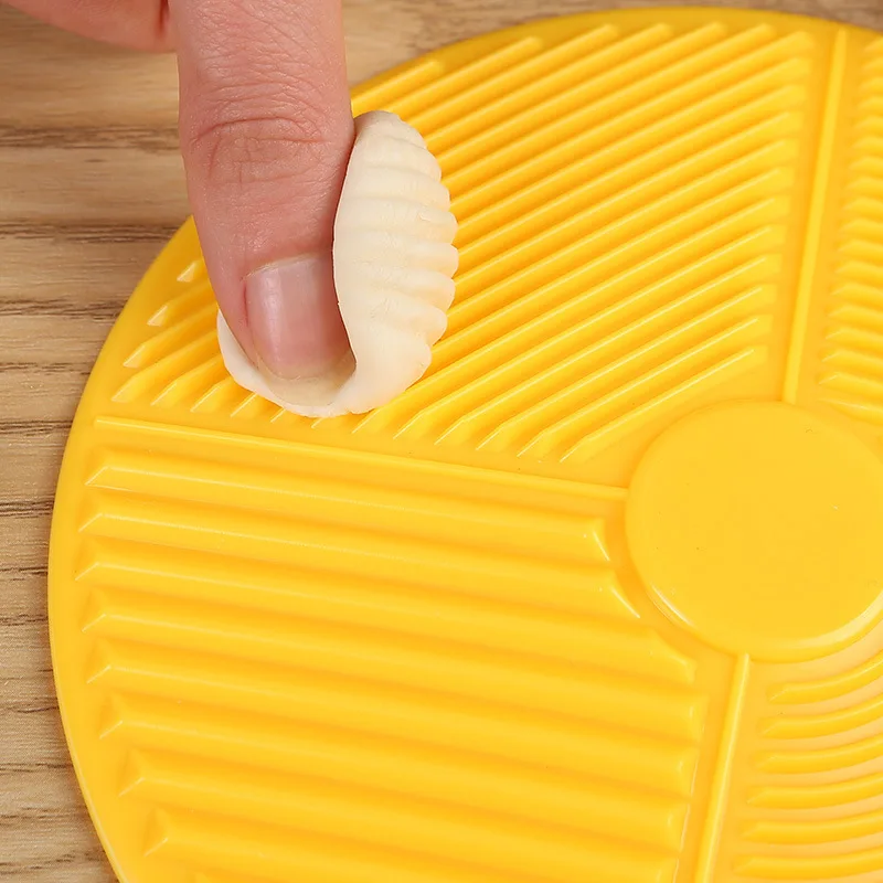 1Pcs Kitchen Macaroni Boards Cooking Tool Multi Purpose for Household DIY Mould Yellow Pasta Pastry Board Kitchen Supplies