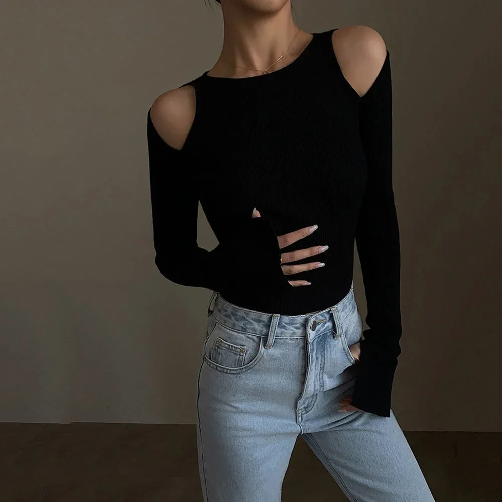 

Белый вязаный свитер с открытыми плечами, женская трикотажная одежда, осень 2024, новый дизайн, ажурная тонкая рубашка, сексуальные вязаные топы