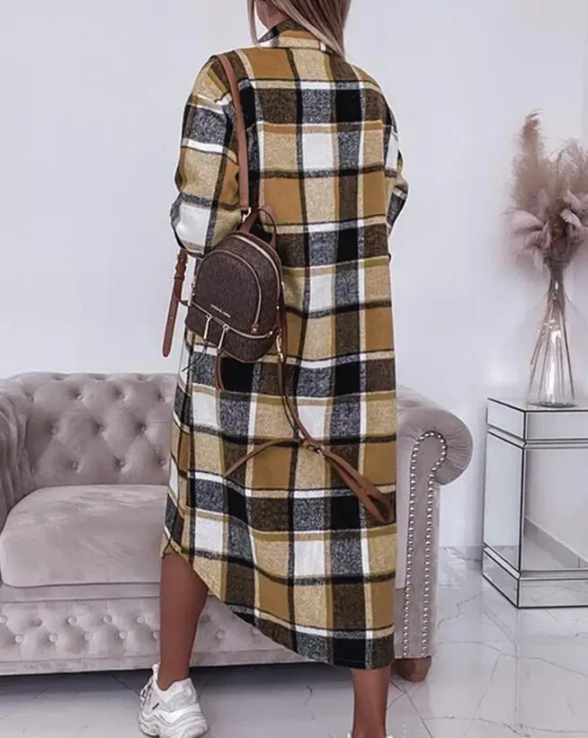 Рисунок 2 - Длинное пальто в рубчик с карманами