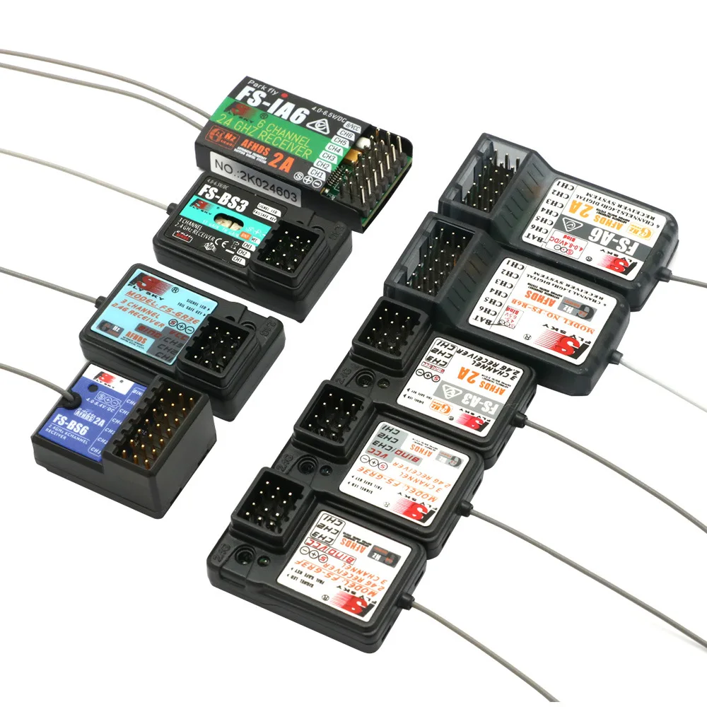 Récepteur Flysky 2.4G FS-X6B avec antenne et câbles de liaison.