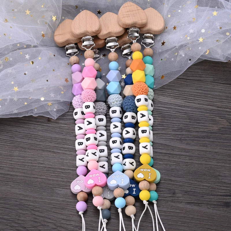 

Детский зажим для соски из бука с именем на заказ, геометрические вязаные бусины, сердце, силиконовый держатель для пустышки, зажим для соски