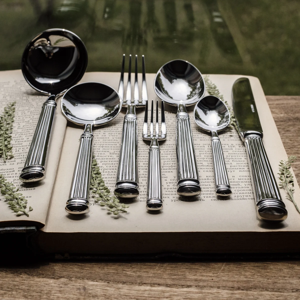 Description Picture 2 of itemRoman Column Stainless Steel Tableware, Western Knife, Fork, Main Dinner Spoon, Dessert Spoon, Cake Fork, Luxury, Retro, Light
