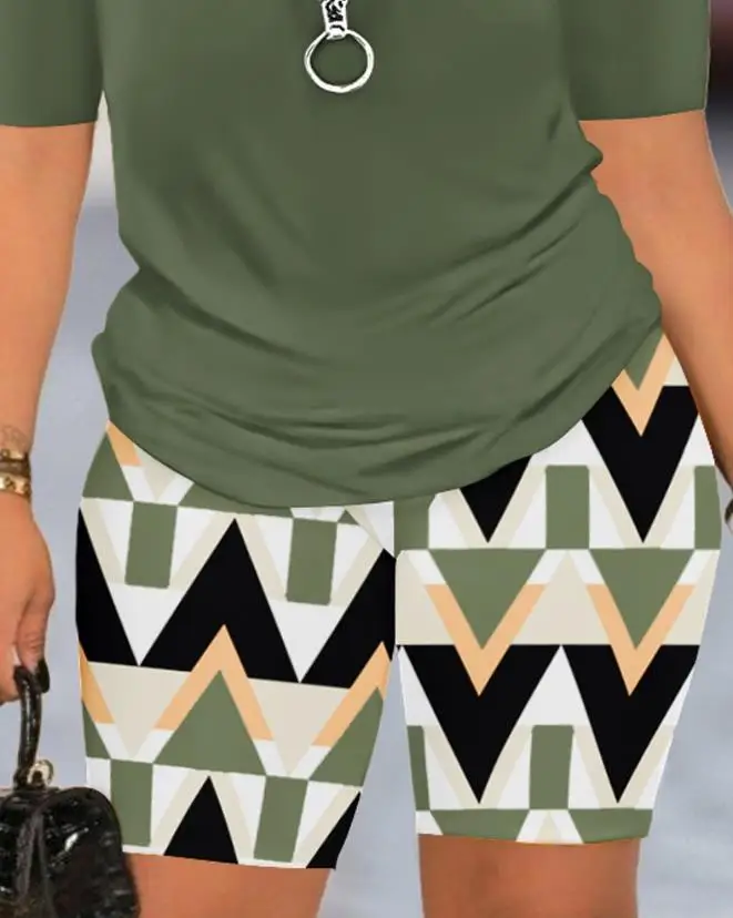 Large Size Women's Summer Cold Shoulder Metal Buckle Suspender Zipper Decoration Top and Geometric Printed Shorts Set