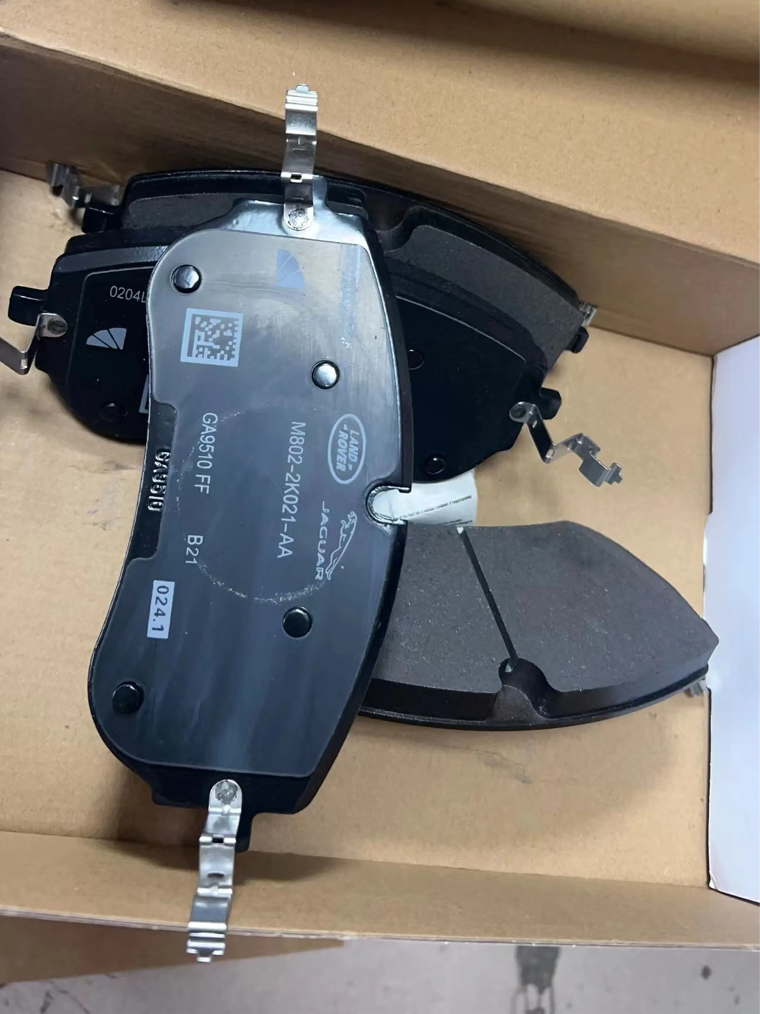 LR174900 LR160477 LR140696 J9C33342 J9C37915 Brake System Brake Pads Suitable for Land Rover Range Rover Discovery Evoque