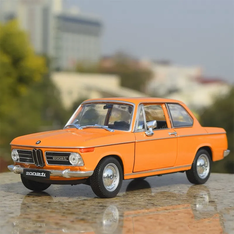 Voiture Miniature de Collection - WELLY 1/24 - BMW 2002 Ti - 1968 - Red -  24053R - Cdiscount Jeux - Jouets