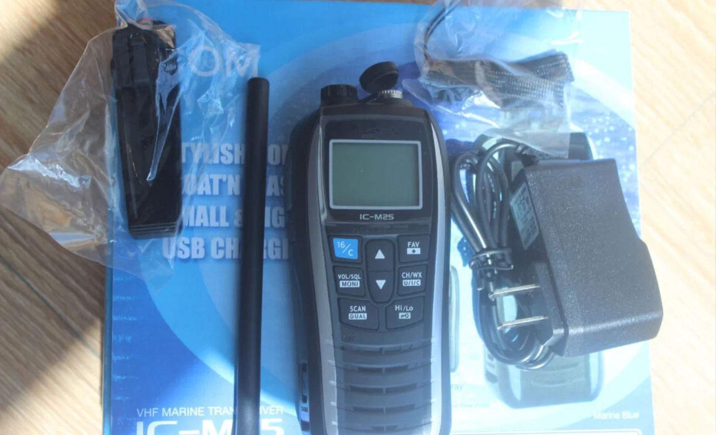 NEW  IC-M25 5W Portable Marine Radio VHF Handheld LCD Lightweight Waterproof 2