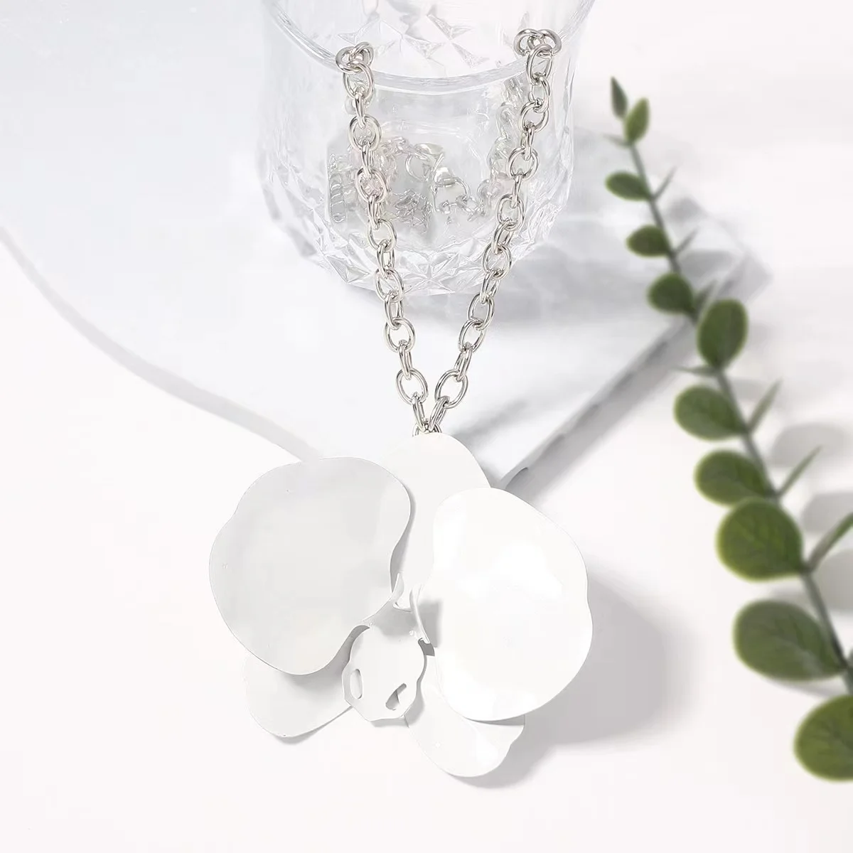 Metal Spray Painted Imitation Pearl Flower Earrings for Women Exaggerated Painted Floral Jewelry Gift flower earrings