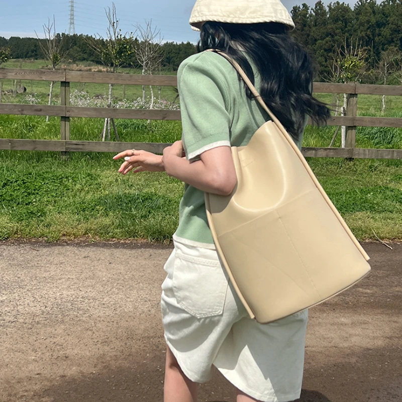 

Cowhide Bucket Bags for Women Luxury Simple Design Handbag Genuine Leather Shoulder Hand Bag High-class Feeling Large Capacity