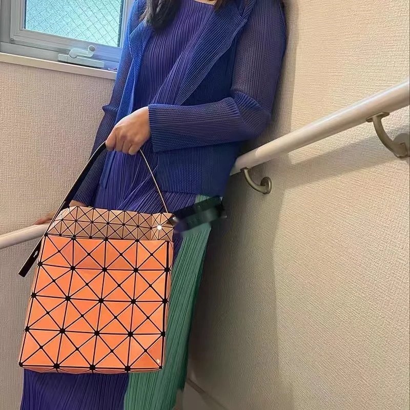 130 Borsa salvagente Three Mansions Nuovo ISSEY MIYAKE Small Box Bird's Nest Design Concept Può contenere oggetti come le chiavi del cellulare, due p_voghion.com