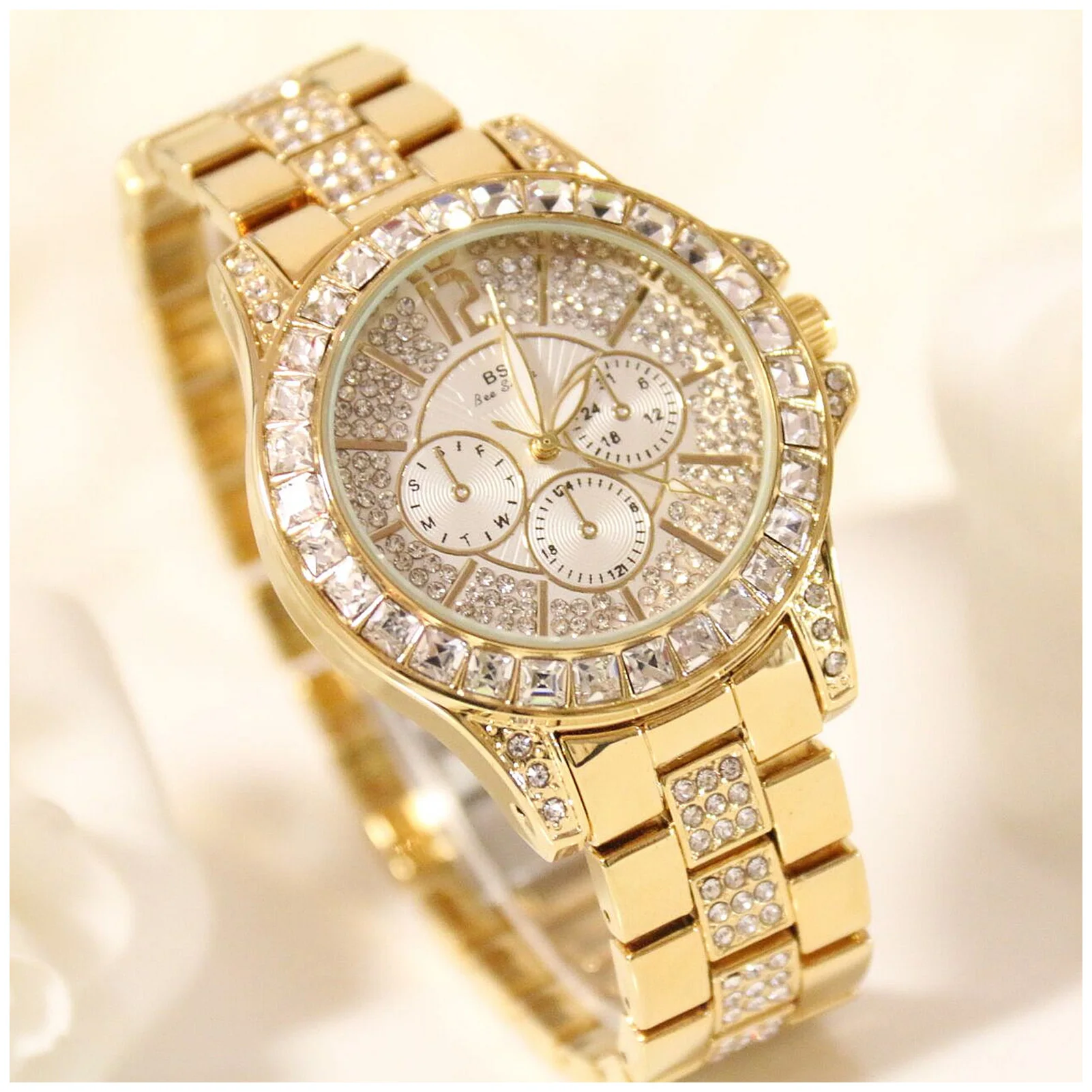 

Women's Luxurious Bracelet Watch Sparkling Rhinestones Watch with One-piece Buckle for Valentine's Day Christmas Gift SAL99