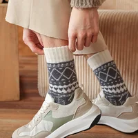 5 Pairs of Women's Warm Winter Socks, Ethnic Style Diamond Pattern Mid-tube Cold-proof Socks, Soft and Comfortable Outdoor Socks 3